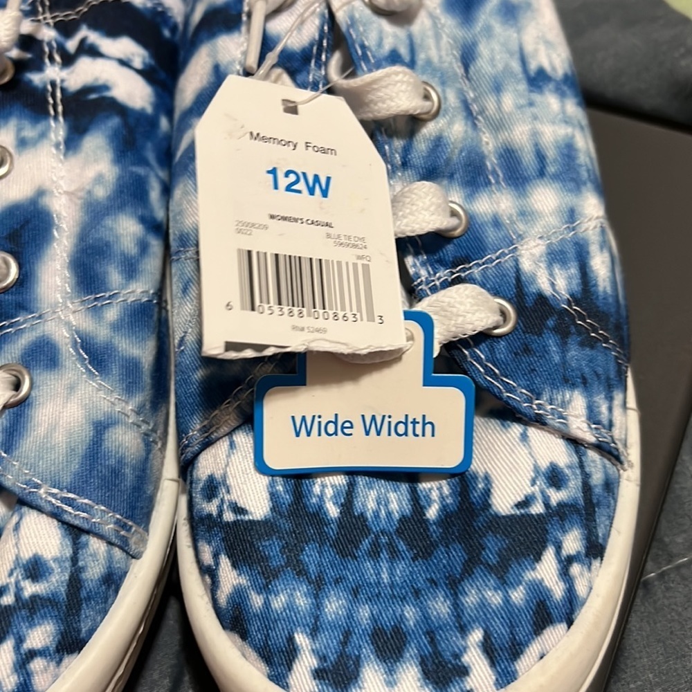 Women sneakers - Picture 3 of 4